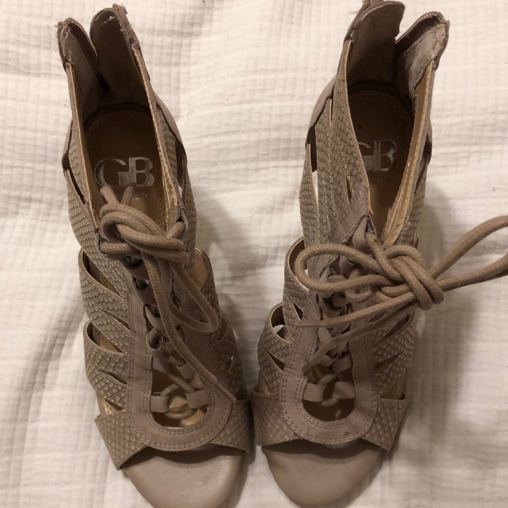Shoes - Picture 2 of 4